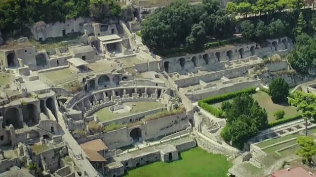 S04:E08 - Pompeii's Gate to Hell