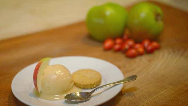 S01:E04 - Plum Compote, Waldorf Salad, and Flapjacks