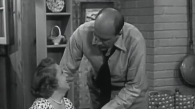 S03:E01 - Wardrobe Woman Wins Free Trip to Hawaii