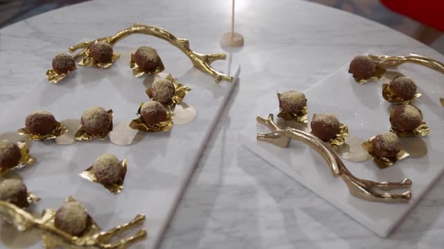 S01:E01 - 'Tis the Season Open House