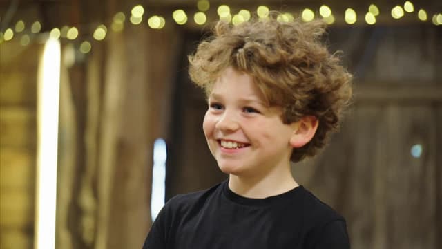 S08:E45 - Scientist's Microscope, Dad's War Boots, Swing Bench