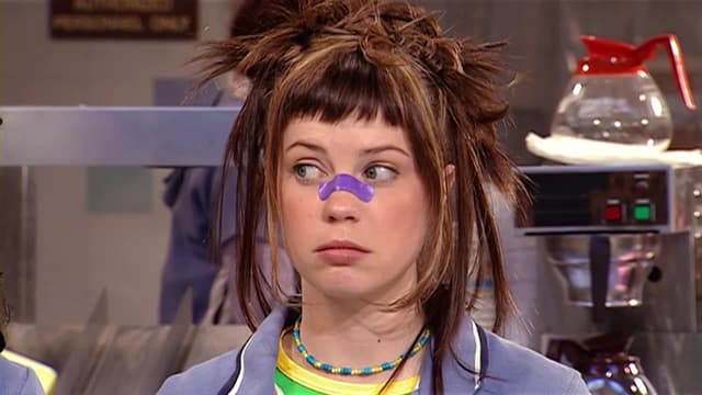 S02:E01 - The Hottie