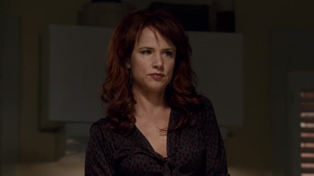 S01:E12 - Chapter Twelve