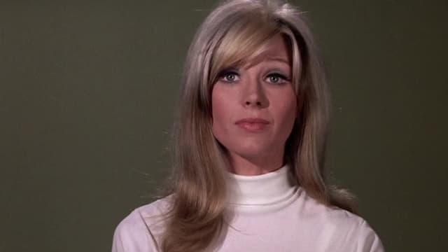 S03:E25 - Operation: First Couple on the Moon