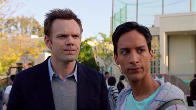 S01:E01 - Community