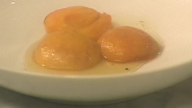 S01:E10 - Apricots