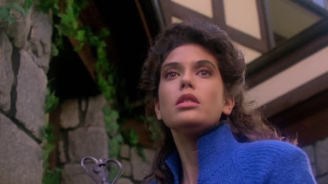 S04:E01 - The Secret of Parker House