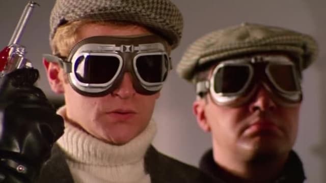 S06:E01 - The Forget-Me-Knot