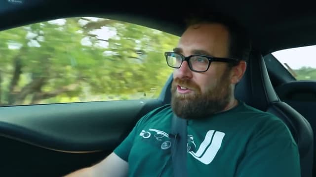 S08:E11 - Aston Martin vs. Lexus LC 500