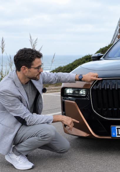 S01:E08 - BMW i7 M70: High-Performance Electric Luxury poster