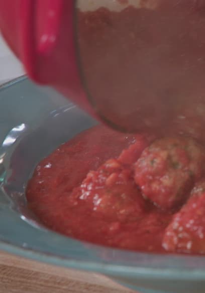S02:E08 - Greek Meatballs and Spaghetti With Feta Sauce  poster
