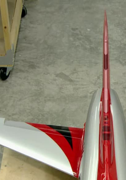 S08:E05 - Lawn Bowls and Model Jets poster