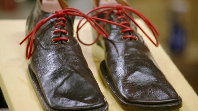 S07:E46 - Rickety Table, Clown Shoes, Victorian Diorama