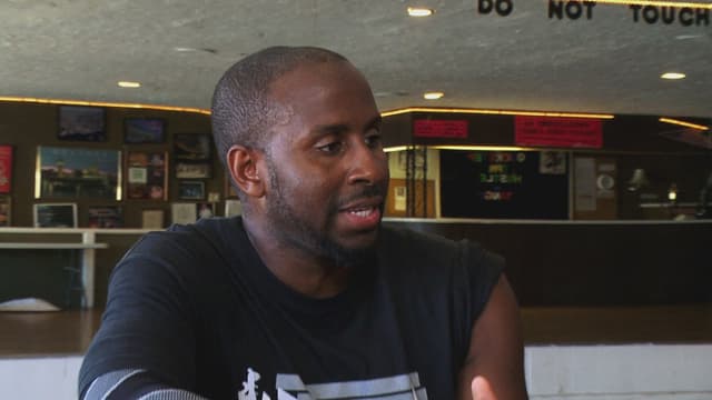 S06:E01 - Auction Extravaganza