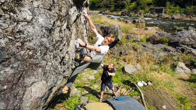 S01:E09 - PewDiePie Tries Outdoor Climbing for the First Time!