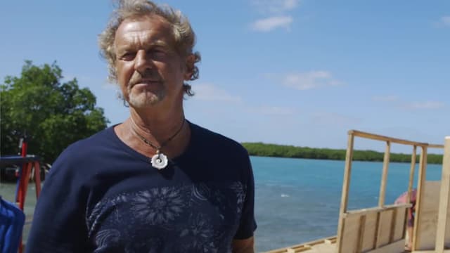 S03:E01 - Bottle Island