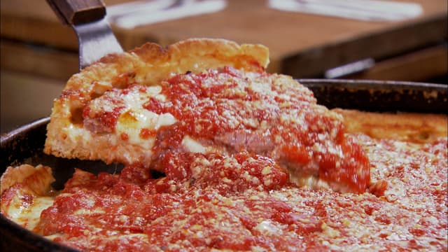 S03:E15 - Lou Malnati's Pizzeria, Mr. Beef, Manny's Delicatessan