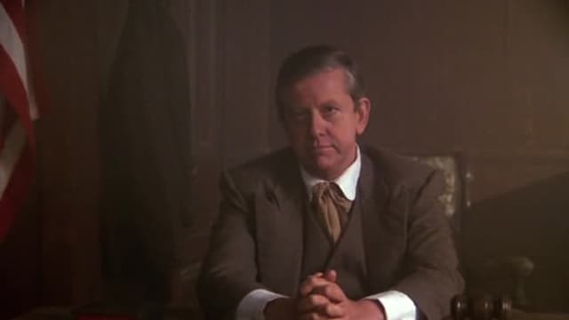 S01:E21 - Man Behind the Badge