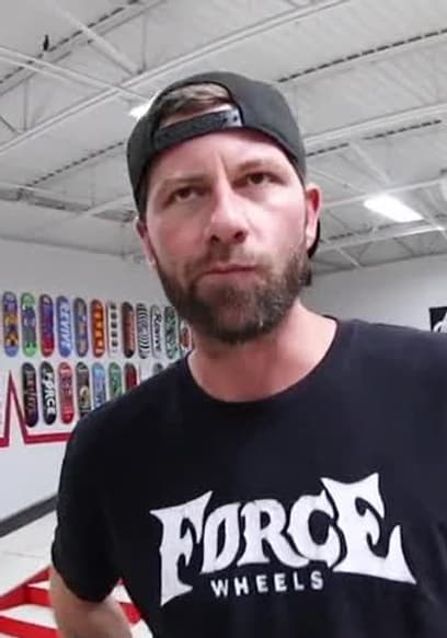 S01:E08 - Pro Finger Boarder vs. Skateboard / Highest Kickflip poster