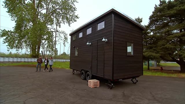S02:E08 - Tiny House, Big Expectations