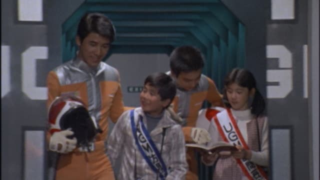 S01:E37 - Ultraman 80: S1 E37 - Alien Baltan's Terrifying Zoo Operation