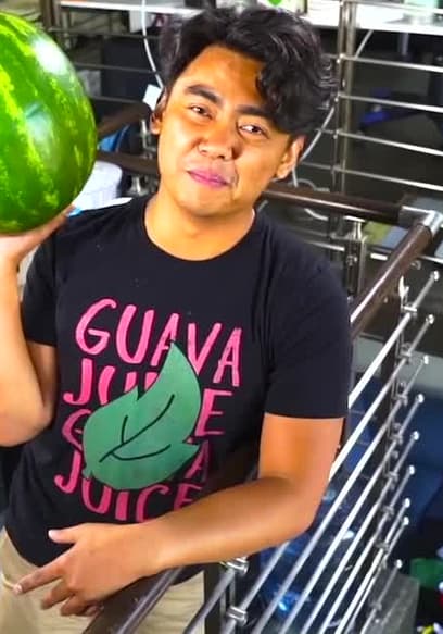 Affiche de S01:E05 - Watermelon vs. Trampoline / Guava Juice Tries Cupping
