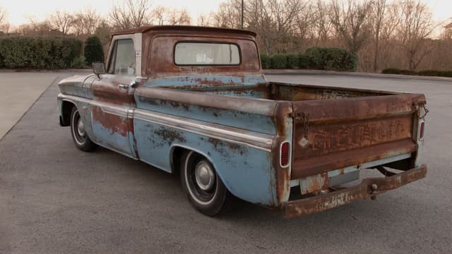 S01:E01 - Rebuilding He Rear End of a Chevy K1500