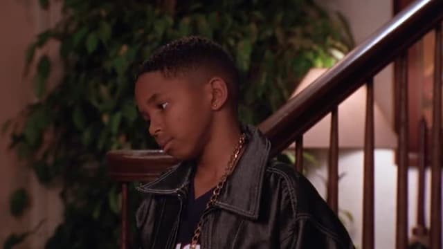 S03:E17 - South Side Story