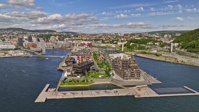 S01:E04 - The Silo City: How Oslo Turned an Abandoned Grain Tower Into Homes