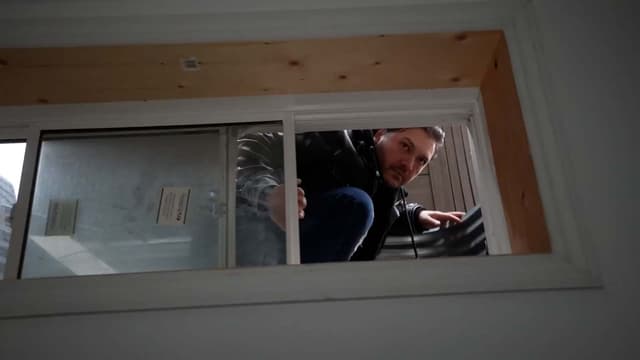 S01:E08 - The Hunt Begins