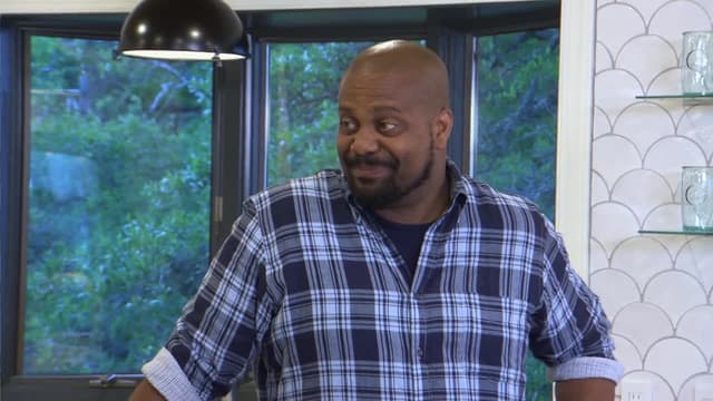 S09:E14 - Kitchen Crashers at Blog Cabin