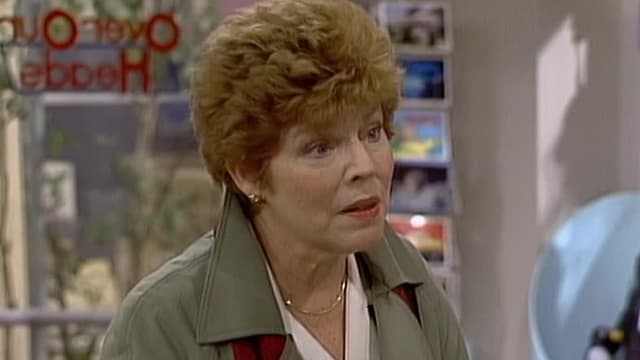 S07:E07 - We Get Letters