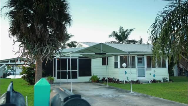 S02:E12 - A Family Bargain Hunt