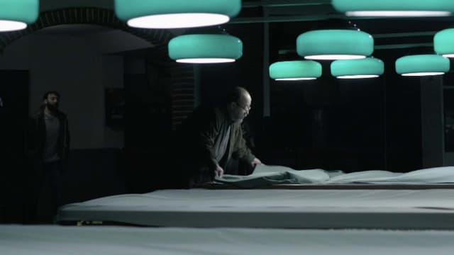 S02:E10 - Homo Homini Lupus