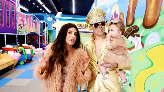 S02:E02 - My Daughter Was Adopted by a Giga Rich Family