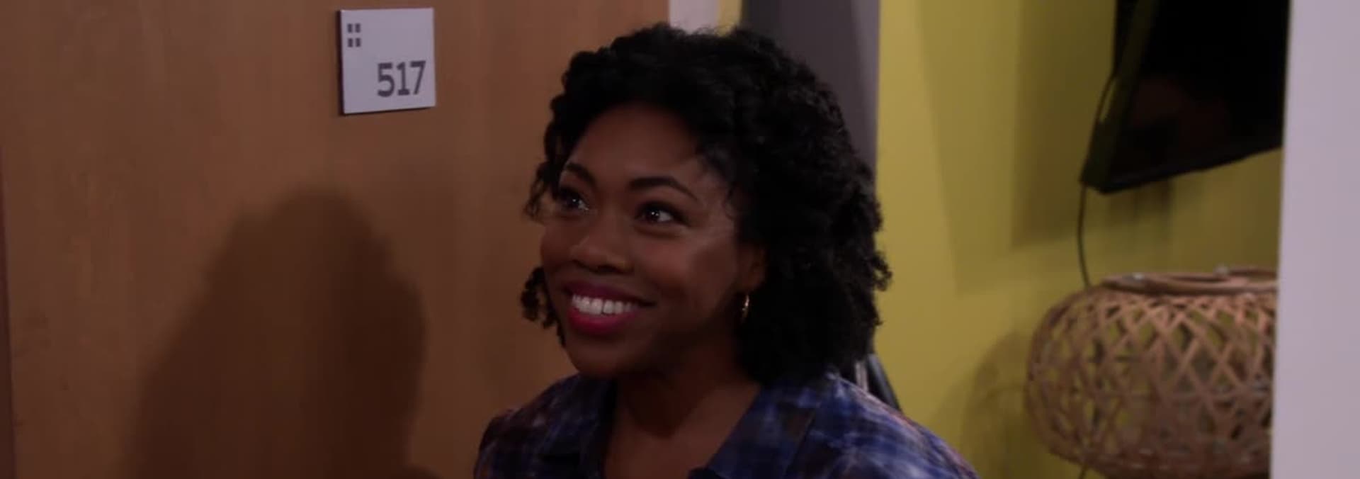Watch The Neighborhood S02:E14 - Welcome to the New Pastor - Free TV ...