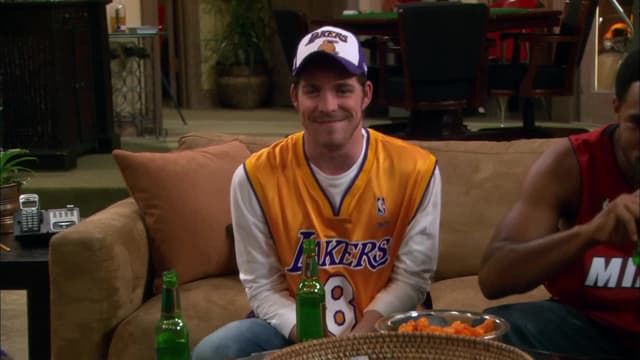 S03:E19 - Girlfriends