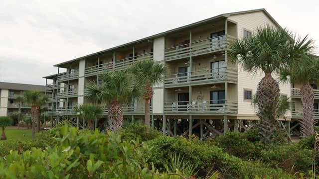 S02:E01 - Tybee Island Dream Home