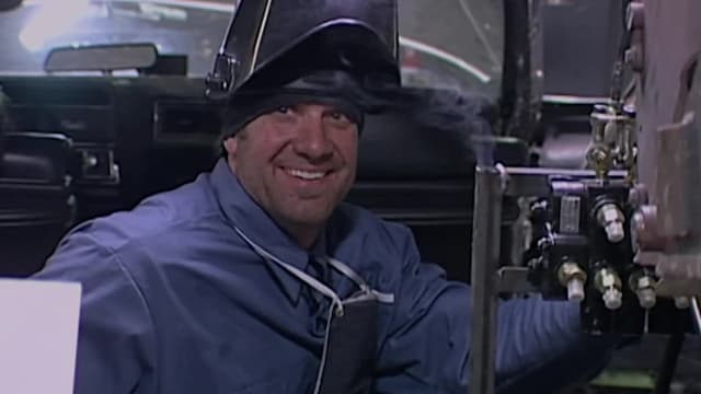 S02:E03 - Hearse Car Crusher