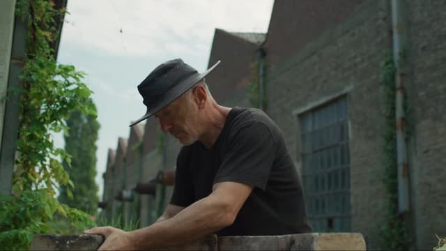 S01:E06 - Almazan Kitchen - Stuffed Porchetta and Pizza Steak 2