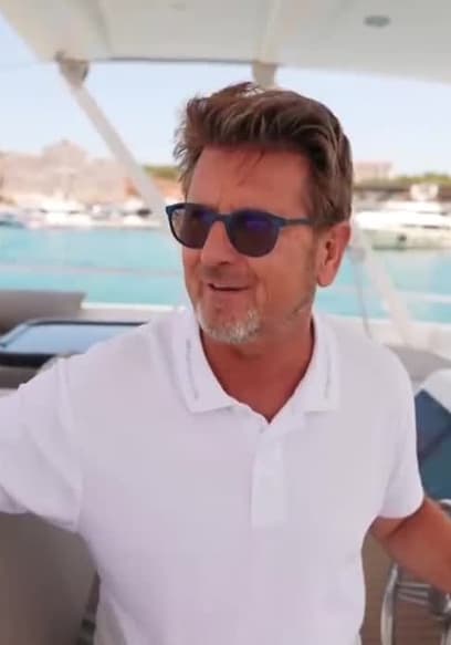S01:E18 - Living on a 100% Solar-Powered Yacht poster