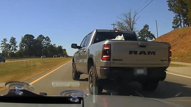 S01:E04 - Caught by a K9