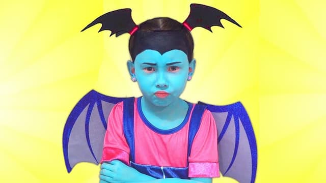 S01:E11 - Alice and Junior Vampirina Pretend Play With Magic Toys