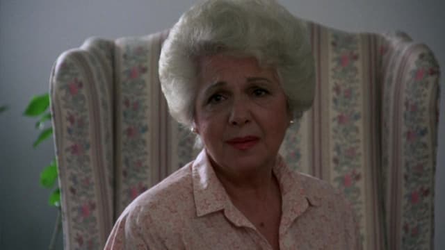 S02:E03 - The Family Secret