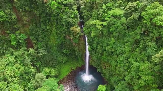 S02:E02 - Brazil's Little Silver Grotto