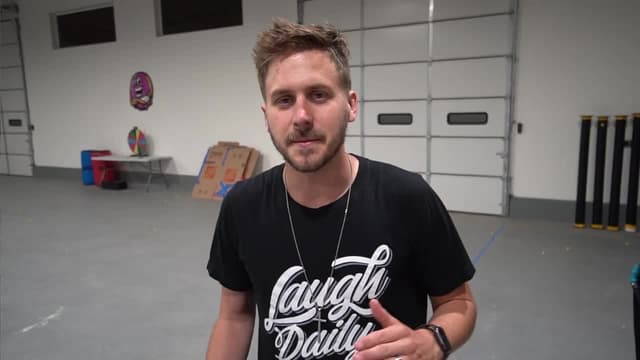 S01:E12 - Hide-and-Seek in a Mall