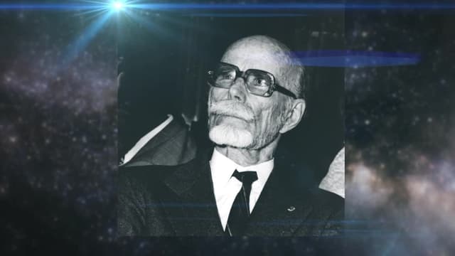 S04:E04 - Cosmic Rays