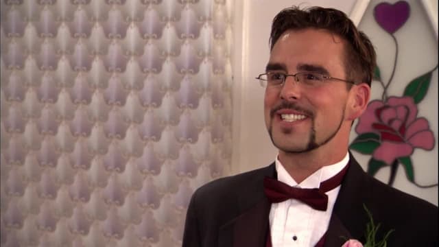 S01:E03 - Elope to Vegas