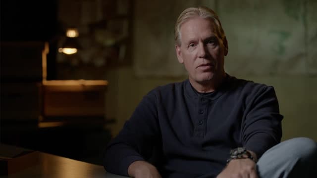 S02:E01 - Bring in the DEA