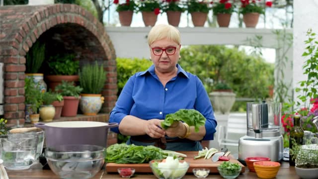 S10:E11 - A Frugal Feast